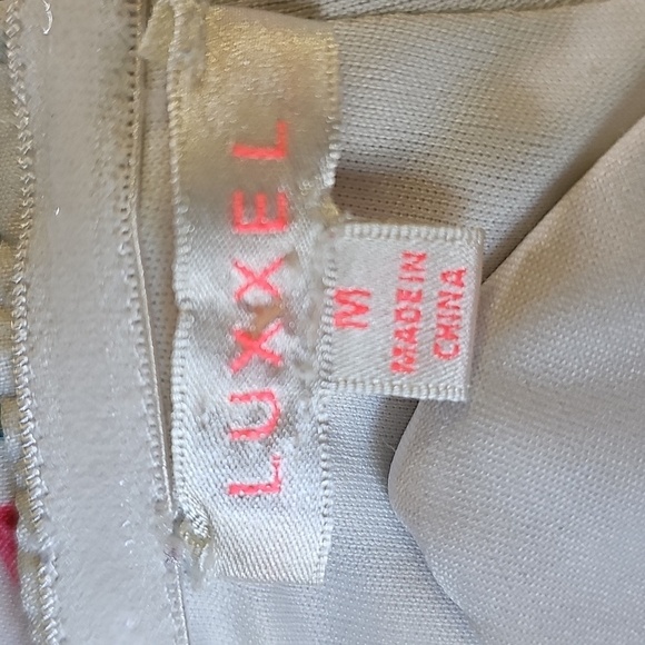 Floral Strapless Jumpsuit By Luxxel In A Meduim. Florial Print With Rear Zipper. - Picture 8 of 11